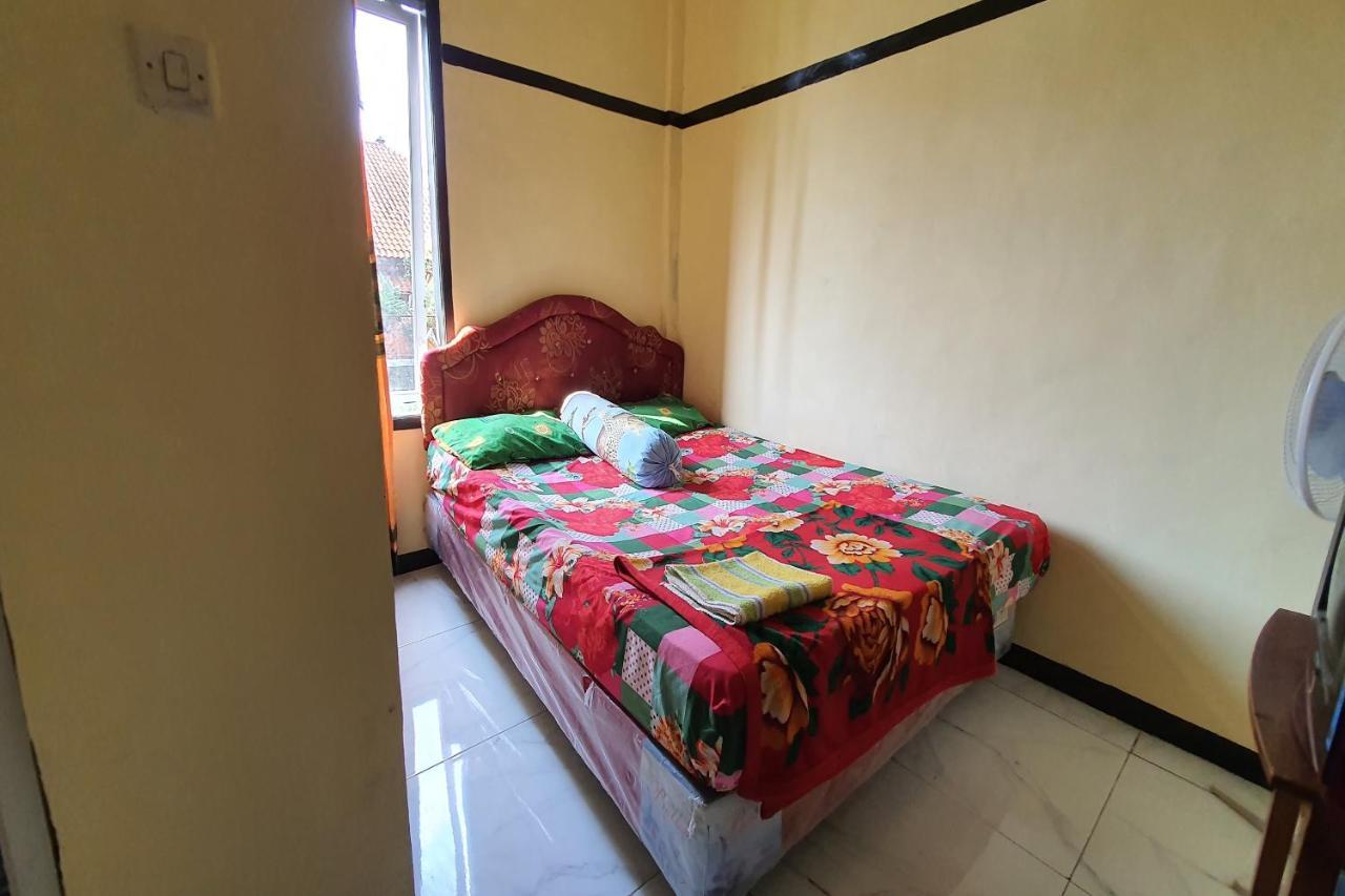 Oyo 3969 Bu Kris Hotel Mojokerto