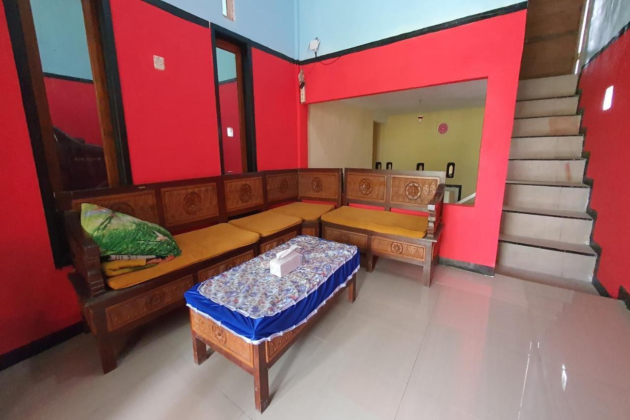 Hotel Oyo 3969 Bu Kris Mojokerto