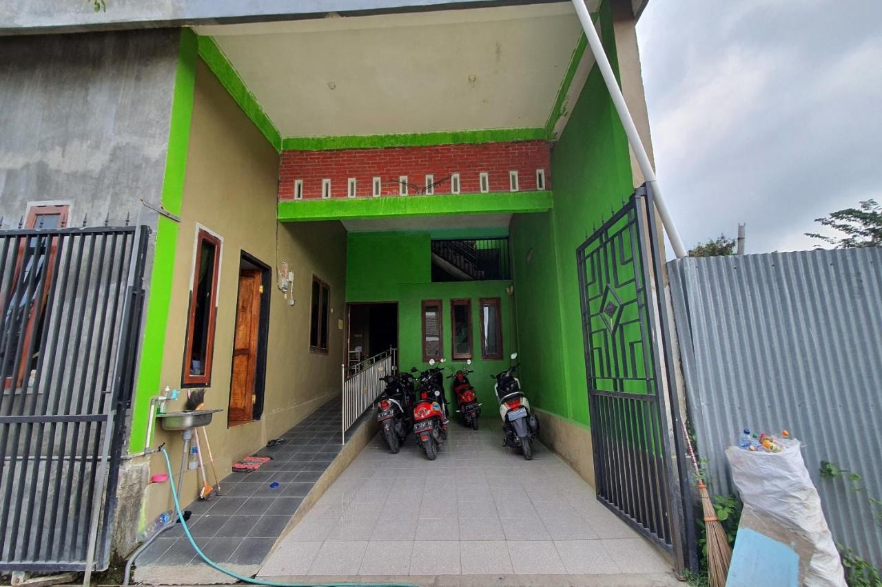 Hotel Oyo 3969 Bu Kris Mojokerto