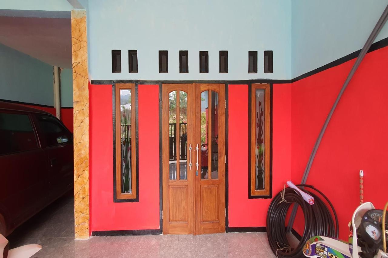 Oyo 3969 Bu Kris Hotel Mojokerto
