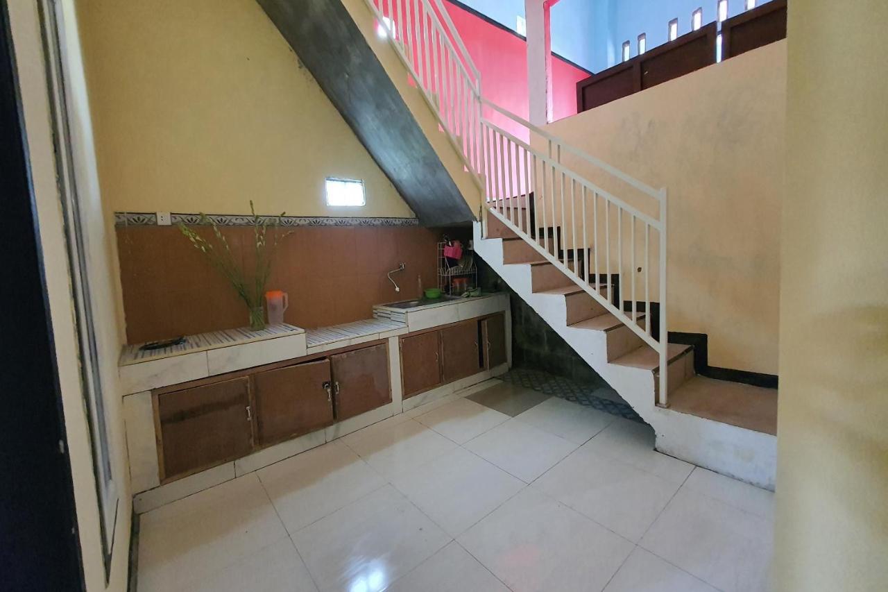 Oyo 3969 Bu Kris Hotel Mojokerto