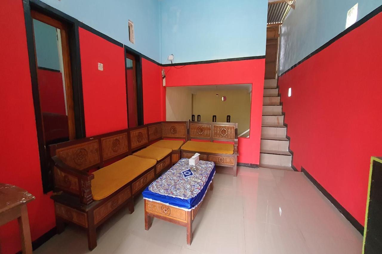 Oyo 3969 Bu Kris Hotel Mojokerto
